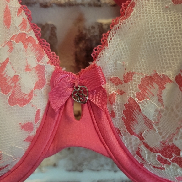 Bundle of two Victoria's Secret bras - Picture 3 of 6